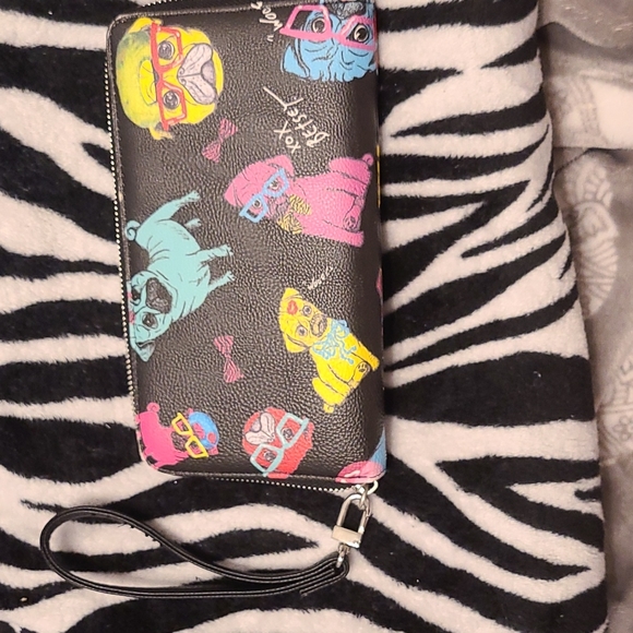 EUC Betsey Johnson wallet/wristlet - Picture 2 of 3